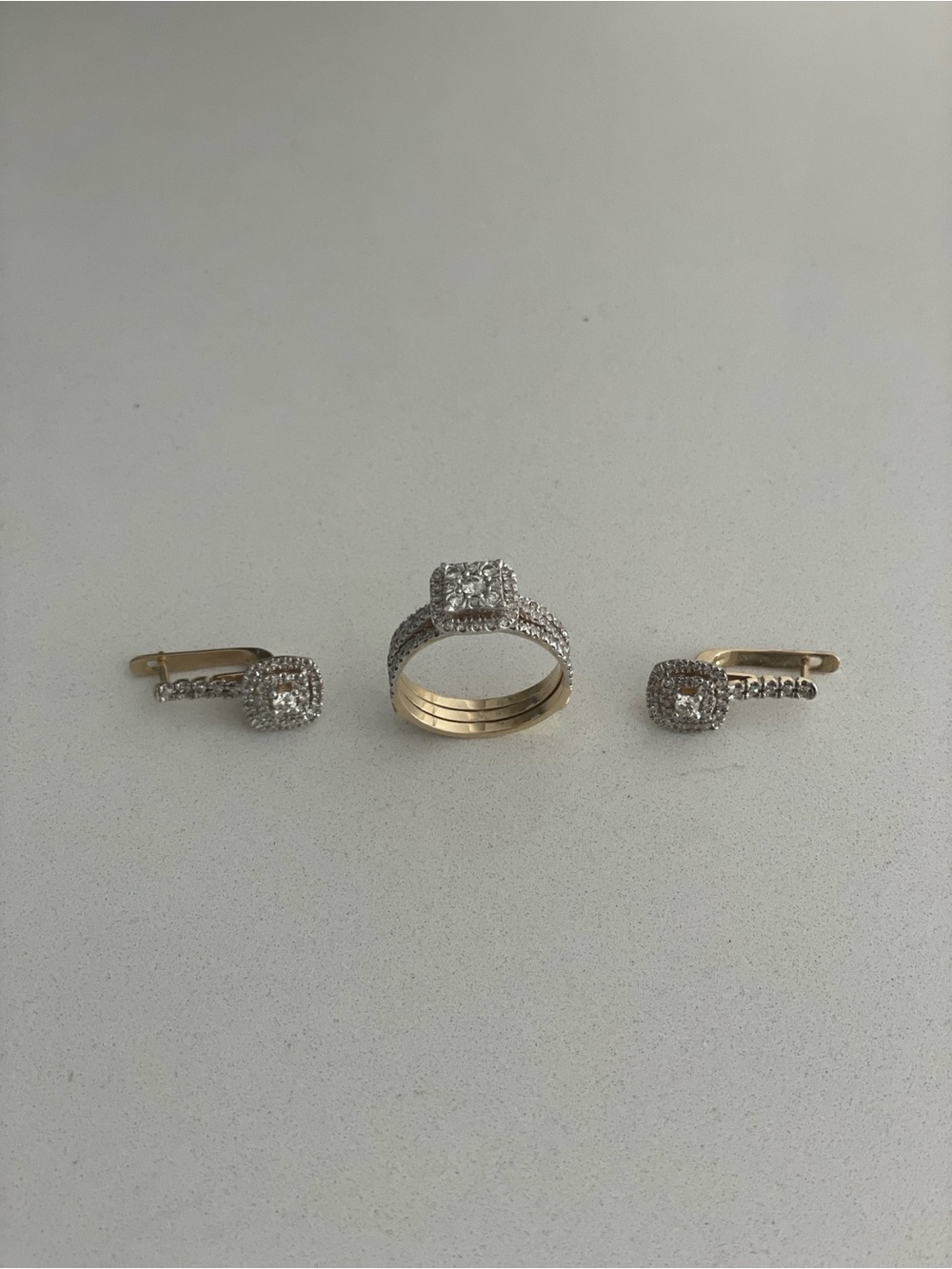 Set of gold ring and earrings with diamonds - Picture 6 of 7